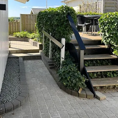 Newly Renovated Summer House 40 M From The Water