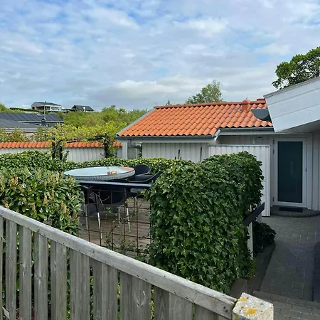 Newly Renovated Summer House 40 M From The Water * Haderslev